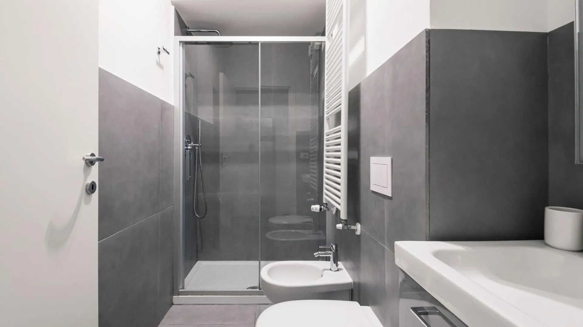 Beautiful Flat Fully Furnished In P.Ta Romana Milan Apartment