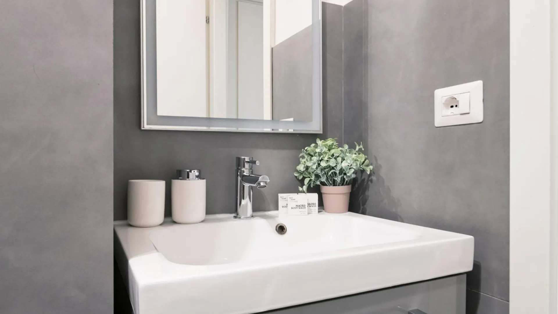 شقة Beautiful Flat Fully Furnished In P.Ta Romana ميلان